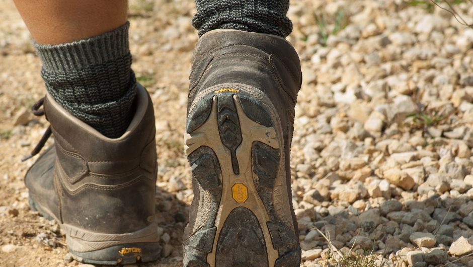 Choosing the right hiking boots for tekking challenges